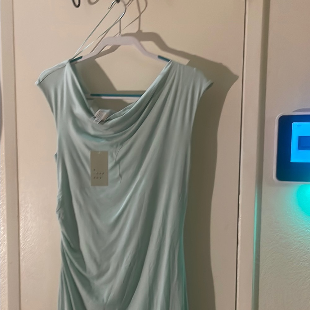 Elegant Mint Off-Shoulder Dress - Picture 4 of 11